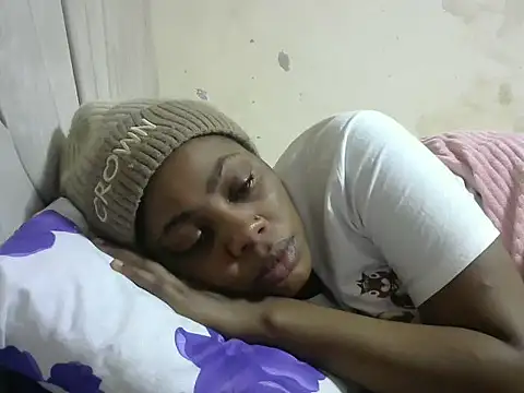 Snapshot of naughty_miami chatting on 10-29-25, 02:27 naughty miami online show from 10-29-25, 02:27