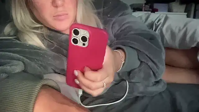 Bustyblondebabe32 online show from 03-26-26, 06:22