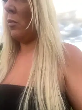Bustyblondebabe32 online show from 06-20-26, 07:41