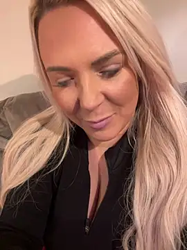 Bustyblondebabe32 online show from 01-07-26, 06:57