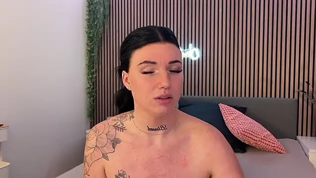 Snapshot of LizaRoxx chatting on 03-17-25, 10:40 LizaRoxx online show from 03-17-25, 10:40