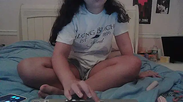 Snapshot of Goddess-Bambi chatting on 06-12-26, 05:05 Goddess-Bambi online show from 06-12-26, 05:05