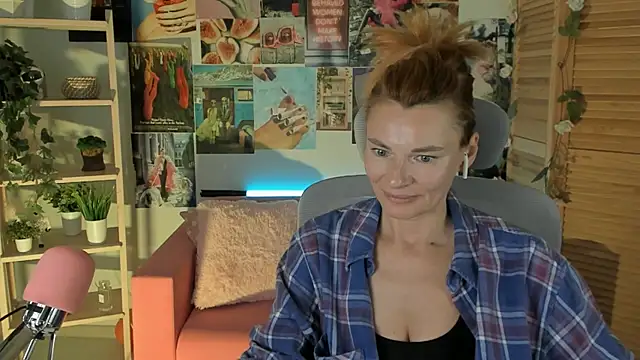 Snapshot of MistyBarnes chatting on 03-02-25, 03:30 MistyBarnes online show from 03-02-25, 03:30