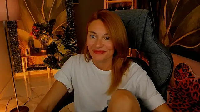 Snapshot of MistyBarnes chatting on 10-11-25, 02:40 MistyBarnes online show from 10-11-25, 02:40