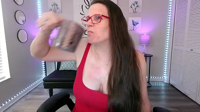 Snapshot of -Samie- chatting on 07-16-26, 02:47 -Samie- online show from 07-16-26, 02:47