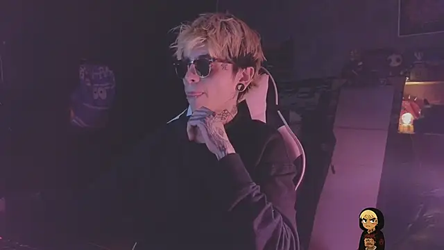 Snapshot of AcidMilo chatting on 04-12-26, 04:27 AcidMilo online show from 04-12-26, 04:27