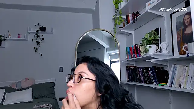 Snapshot of Nikol-JE chatting on 04-18-26, 12:40 Nikol-JE online show from 04-18-26, 12:40