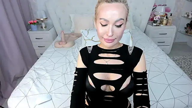Snapshot of HottieSweetBritney chatting on 05-16-26, 01:48 HottieSweetBritney online show from 05-16-26, 01:48