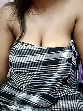 Snapshot of Nia__09 chatting on 02-18-25, 10:25 Nia 09 online show from 02-18-25, 10:25