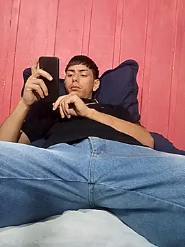 Snapshot of SEBASTHIAN chatting on 04-15-26, 05:06 SEBASTHIAN online show from 04-15-26, 05:06