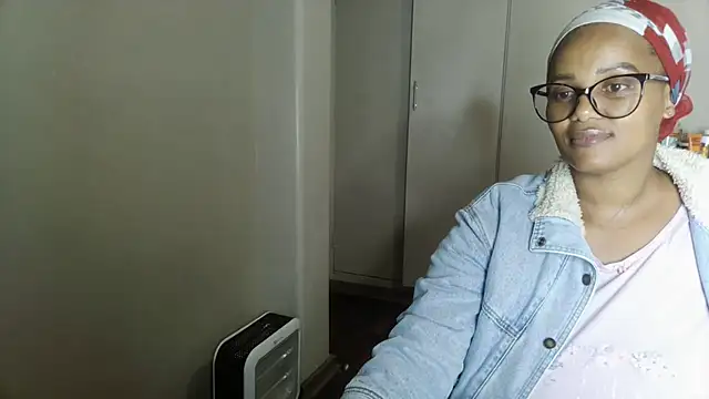 Snapshot of Charlie-Crawford chatting on 05-09-26, 08:01 Charlie-Crawford online show from 05-09-26, 08:01