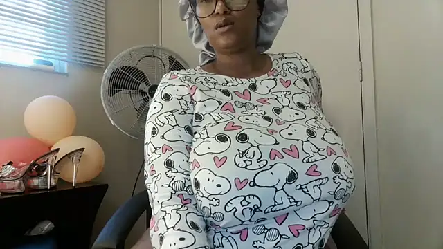 Snapshot of Charlie-Crawford chatting on 05-05-26, 04:48 Charlie-Crawford online show from 05-05-26, 04:48