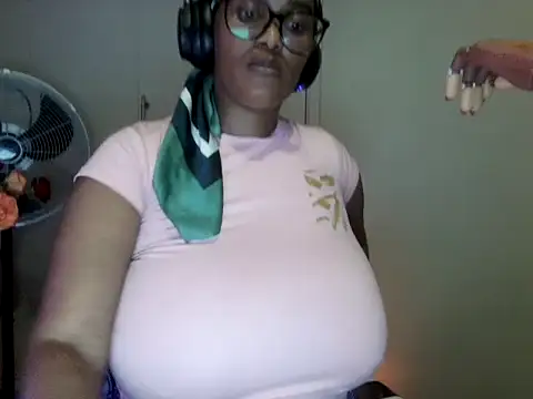 Snapshot of Charlie-Crawford chatting on 05-31-26, 06:09 Charlie-Crawford online show from 05-31-26, 06:09