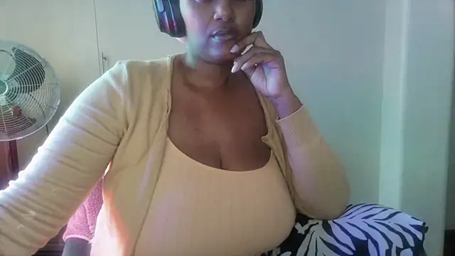 Snapshot of Charlie-Crawford chatting on 06-12-26, 02:48 Charlie-Crawford online show from 06-12-26, 02:48