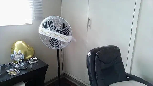 Snapshot of Charlie-Crawford chatting on 04-08-26, 08:05 Charlie-Crawford online show from 04-08-26, 08:05
