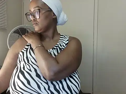 Snapshot of Charlie-Crawford chatting on 05-17-26, 04:18 Charlie-Crawford online show from 05-17-26, 04:18