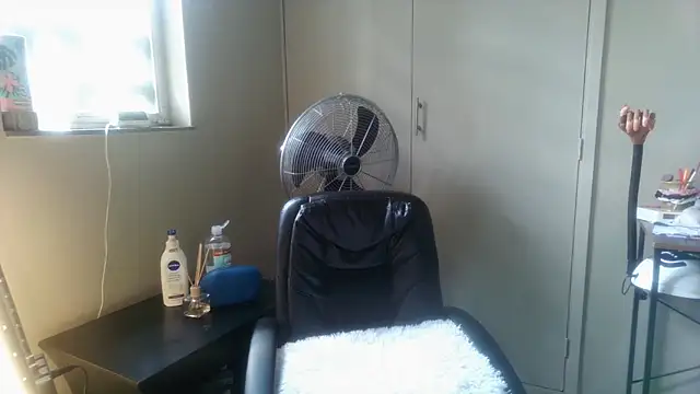 Snapshot of Charlie-Crawford chatting on 03-09-26, 01:03 Charlie-Crawford online show from 03-09-26, 01:03