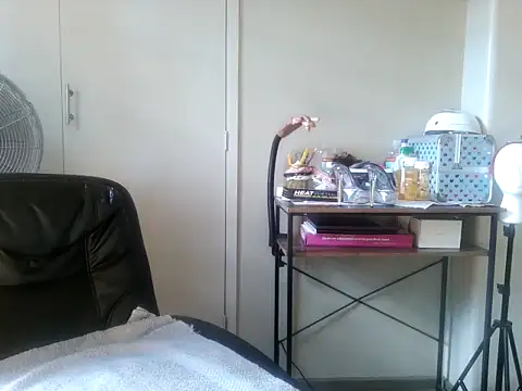 Snapshot of Charlie-Crawford chatting on 03-29-26, 01:35 Charlie-Crawford online show from 03-29-26, 01:35