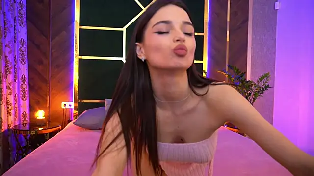 Snapshot of LittleeCutee chatting on 03-10-25, 10:39 LittleeCutee online show from 03-10-25, 10:39
