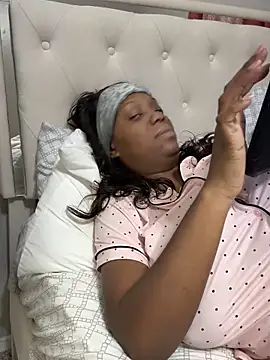 Snapshot of 1Topgyal chatting on 02-16-26, 11:09 1Topgyal online show from 02-16-26, 11:09