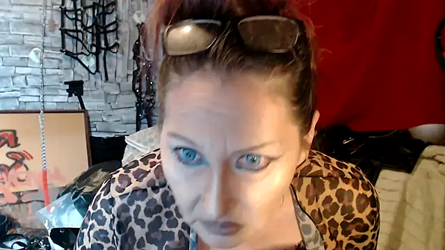 dominatrixredsonyja online show from 07-13-26, 03:17