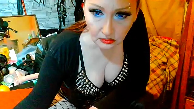 Snapshot of dominatrixredsonyja chatting on 05-15-26, 09:02 dominatrixredsonyja online show from 05-15-26, 09:02
