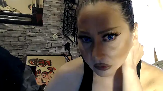 Snapshot of dominatrixredsonyja chatting on 06-13-26, 05:38 dominatrixredsonyja online show from 06-13-26, 05:38