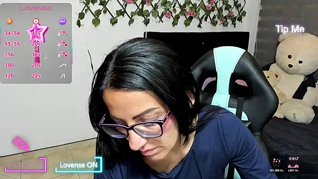 Snapshot of alma_blue chatting on 01-17-26, 11:30 alma blue online show from 01-17-26, 11:30