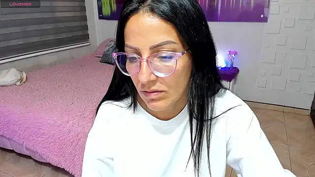 Snapshot of alma_blue chatting on 05-27-26, 10:50 alma blue online show from 05-27-26, 10:50
