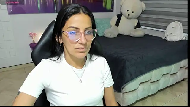 Snapshot of alma_blue chatting on 07-15-26, 10:39 alma blue online show from 07-15-26, 10:39