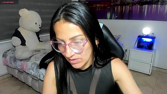 Snapshot of alma_blue chatting on 05-14-26, 11:13 alma blue online show from 05-14-26, 11:13