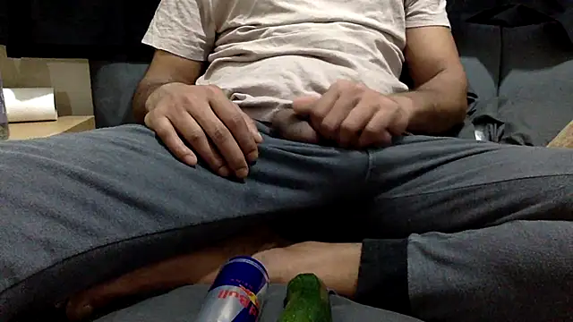 Snapshot of CoolBiDude chatting on 05-02-26, 06:35 CoolBiDude online show from 05-02-26, 06:35