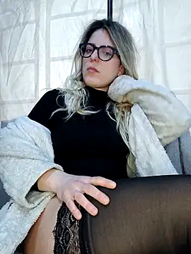 dolcehelena993 online show from 02-11-26, 11:43