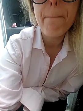 dolcehelena993 online show from 03-07-26, 11:59