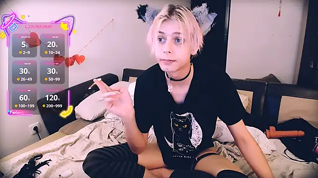 Littlepinkcat online show from 06-19-26, 10:36