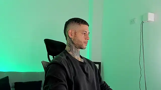  jamesleandros1 online show from 07-04-26, 02:54