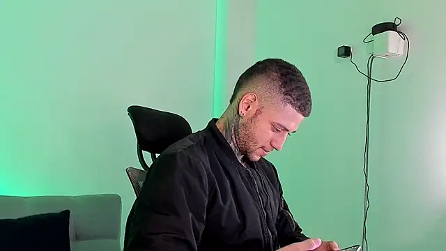  jamesleandros1 online show from 07-07-26, 06:44