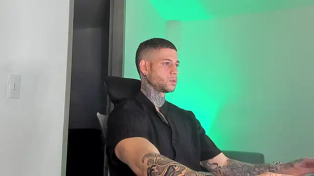  jamesleandros1 online show from 04-21-26, 01:42