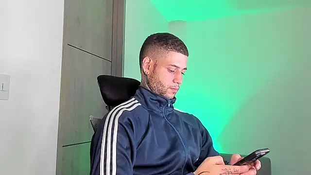  jamesleandros1 online show from 04-23-26, 03:24