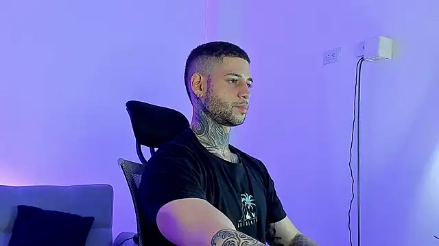  jamesleandros1 online show from 06-25-26, 11:43