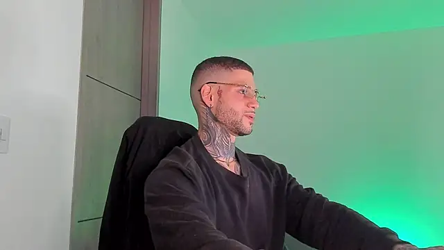  jamesleandros1 online show from 03-27-26, 01:47