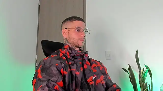  jamesleandros1 online show from 03-05-26, 12:51