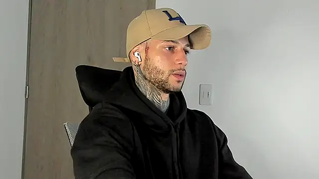  jamesleandros1 online show from 12-22-25, 01:17