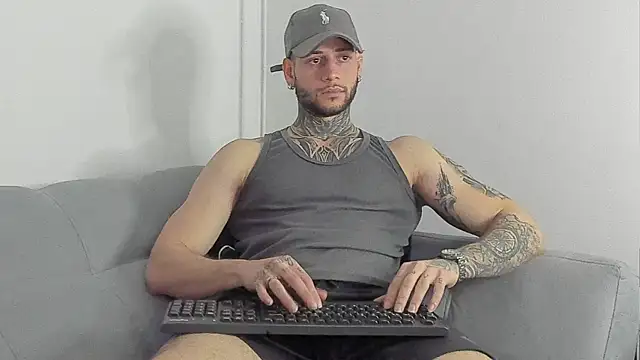  jamesleandros1 online show from 11-17-25, 05:28