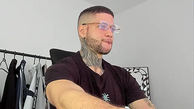  jamesleandros1 online show from 10-29-25, 04:17