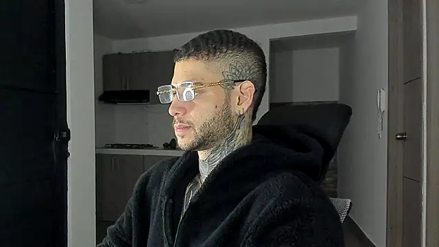  jamesleandros1 online show from 09-10-25, 12:42