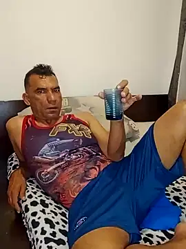 Snapshot of Daddy1972 chatting on 02-08-25, 01:22 Daddy1972 online show from 02-08-25, 01:22