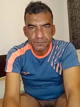 Snapshot of Daddy1972 chatting on 01-04-25, 11:48 Daddy1972 online show from 01-04-25, 11:48