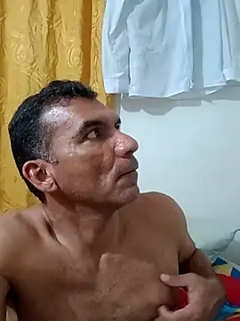 Snapshot of Daddy1972 chatting on 09-28-25, 03:57 Daddy1972 online show from 09-28-25, 03:57