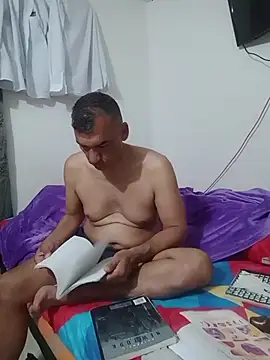 Snapshot of Daddy1972 chatting on 10-28-25, 09:30 Daddy1972 online show from 10-28-25, 09:30